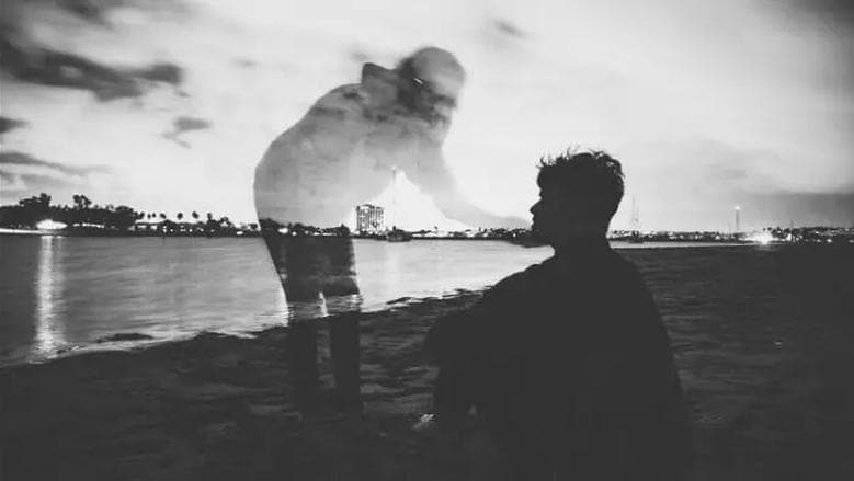 تفسير رؤية رؤية الميت في المنام - دلالات ومعاني عند ابن سيرين